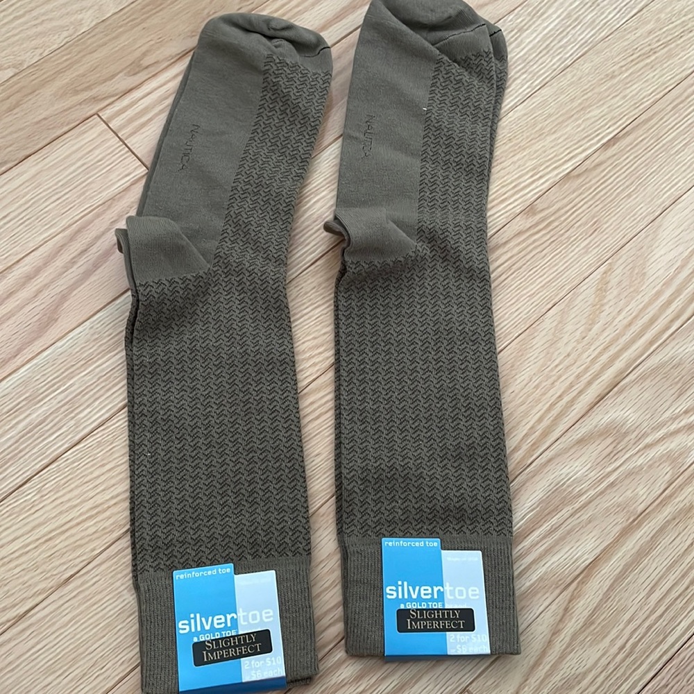 2 pairs of socks